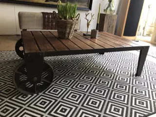 Industriële tafel ,tafewl met wielen