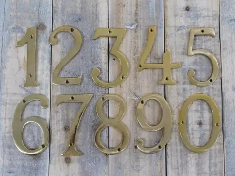 Huisnummers , messing cijfer