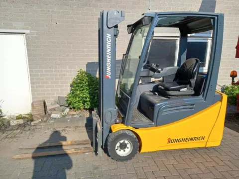 JUNGHEINRICH EFG 220 Heftruck TRIPLO 4,5 M LOW HOUR