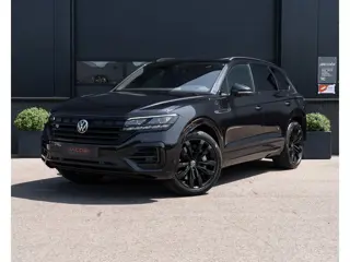 Volkswagen Touareg 3.0 TSI e-Hybrid R-Line | Pano | Keyless | Luchtvering | Virtual | Sfeer | Lane &