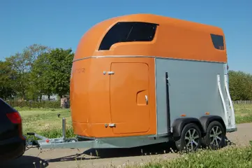 Sirius S75 2 paards trailer in aluminium, hout of polyester