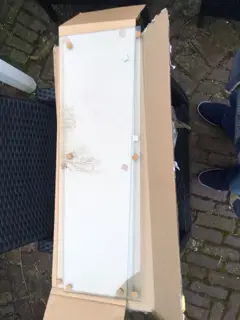 Nieuwe set ( à 2 plt. ) glazen oplegplaten à 24,- €.