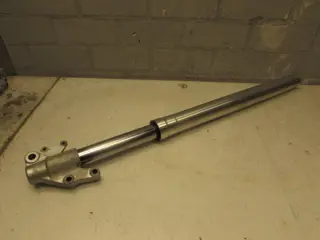VOORPOOT LINKS COMPLEET Aprilia Pegaso 1992 - 2005