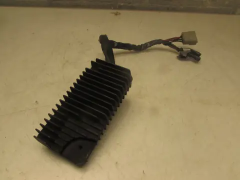 SPANNINGSREGELAAR Yamaha V max 1987 - 2002