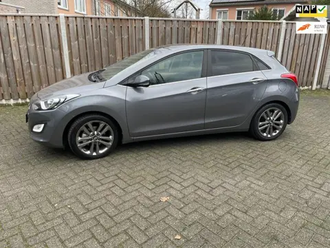 Hyundai I30 1.6 GDI i-Motion Plus schuifdak half leder cruisecontrol
