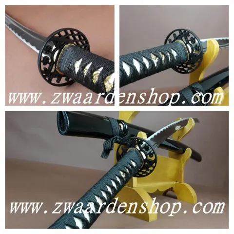 Scherpe samurai zwaarden! (sabel, mes, zwaard, dolk, helm)