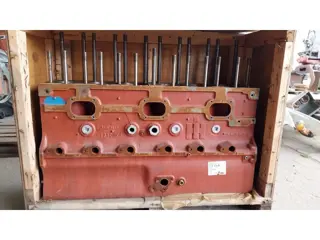 International 687106C91 engine block NEW