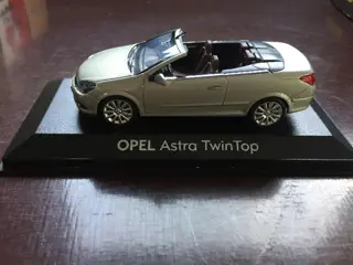 Opel Astra Twin Top 1:43 Minichamps.