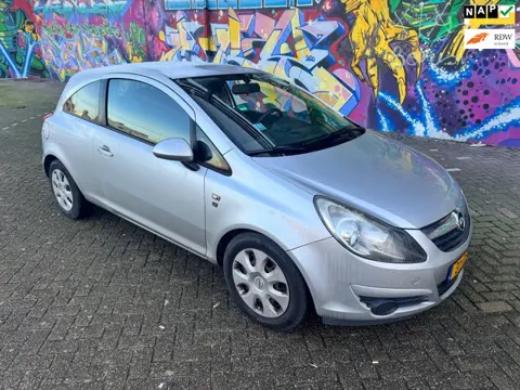 Opel Corsa 1.3 CDTi EcoFlex S/S '111' Edition. Speciale uitvoering met airco geheel onderhouden tot 
