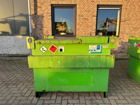 Kiwa IBC Steenbergen 750 liter Dieseltank met Handpomp Milieutank
