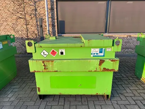 Kiwa IBC Steenbergen 750 liter Dieseltank met Handpomp Milieutank