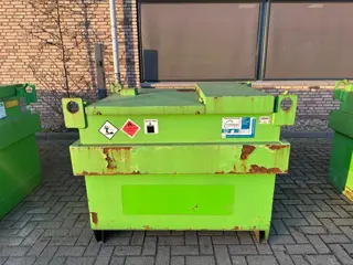 Kiwa IBC Steenbergen 750 liter Dieseltank met Handpomp Milieutank