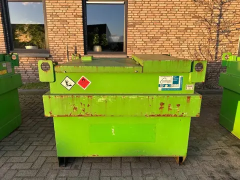 Kiwa IBC Steenbergen 750 liter Dieseltank met Handpomp Milieutank