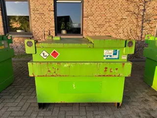 Kiwa IBC Steenbergen 750 liter Dieseltank met Handpomp Milieutank
