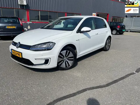 Volkswagen E-Golf E-Golf Volledig elektrisch | Snellaadfunctie | Navigatie | Stoelverwarming | Adapt