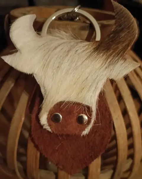 Stieren sleutelhanger van echt runderhuid-Sluiting RVS zilverkleurig