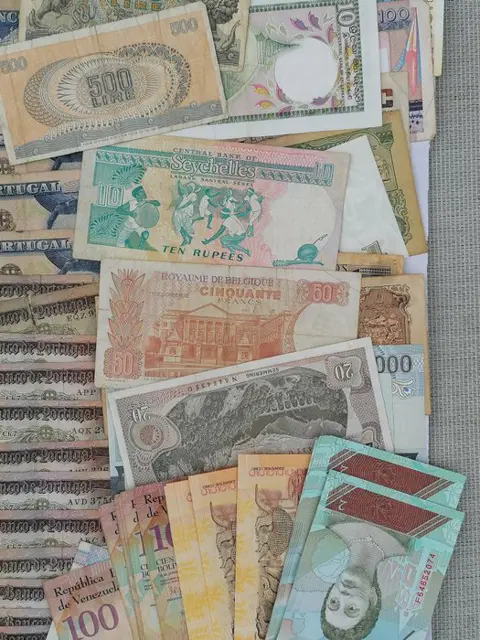 Wereld - 100 banknotes - Various dates - including duplicates