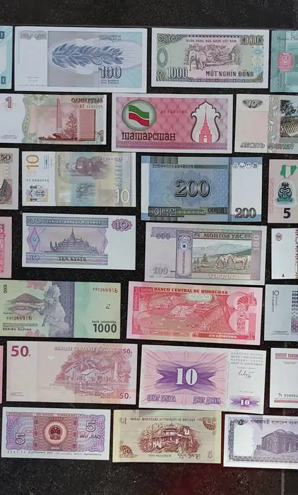 World - 50 verschillende bankbiljetten van 50 verschillende landen