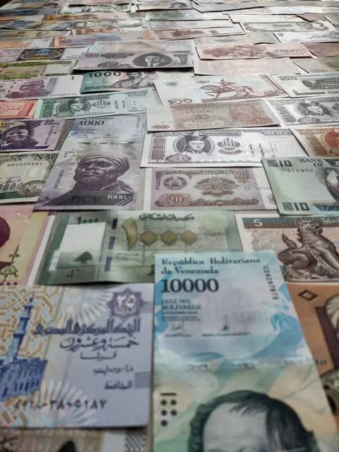 Wereld - 110 banknotes - Various dates