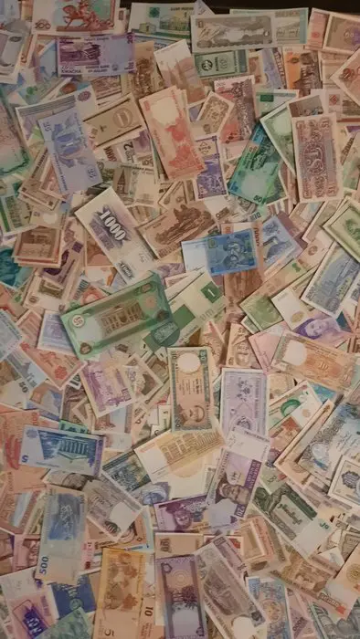 Wereld Megapartij van ca. 2000 biljetten uit de gehele wereld