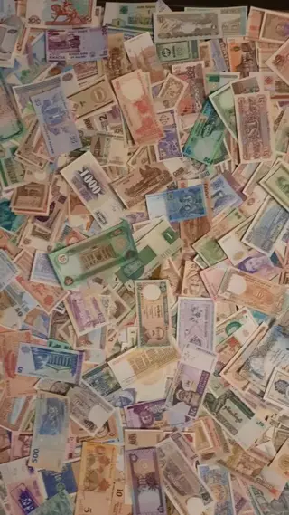 Wereld Megapartij van ca. 2000 biljetten uit de gehele wereld