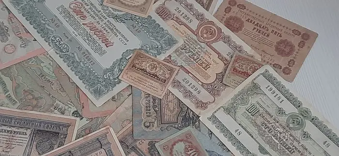 Rusland - 58 banknotes - Various dates