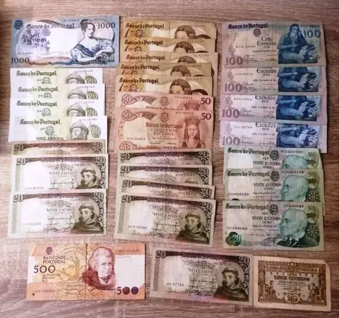 Portugal - 29 banknotes - Various dates