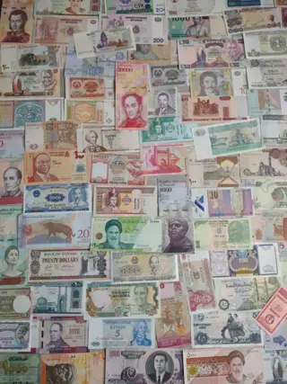 Wereld - 100 banknotes - Various dates