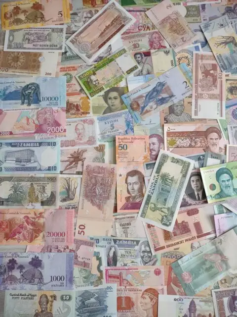 Wereld - 105 banknotes - Various dates