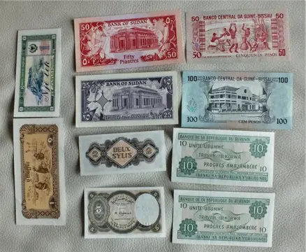 wereld- - 64 banknotes - Various dates