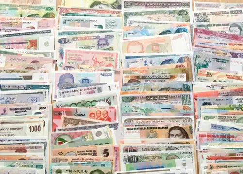 Wereld - 200 Different banknotes - Various dates