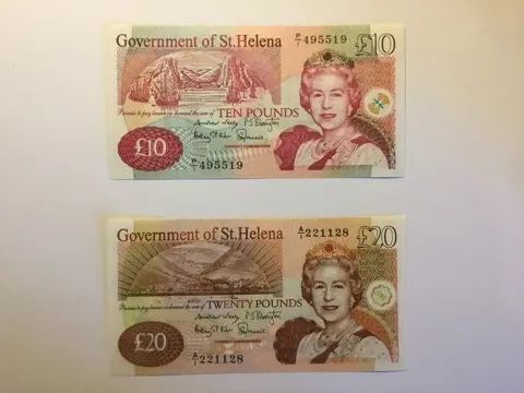 Sint-Helena - 10 and 20 Pounds 2012 - Pick 12b, 13b
