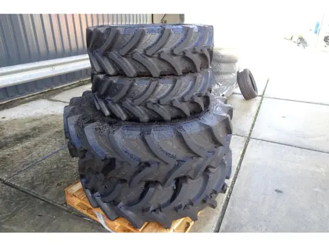 Set banden nieuw eerste montage Starmaxx