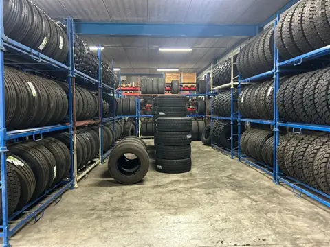 Diversen merken 205/65R17.5, 215/75R17.5, 235/75R17.5, 245/70R17.5, 265/70R19.5, 285/70R19.5, 295/60