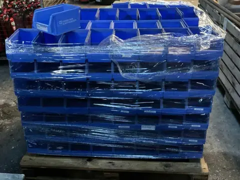 Magazijnbakjes ca 250 stuks