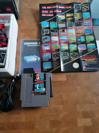 1 Nintendo NES - Action Set + Four Score - Console met Games (1) - In originele verpakking