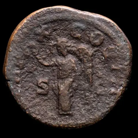 Romeinse Rijk. Severus Alexander (AD 222-235) and Divus Marcus Aurelius. Kavel bestaande uit twee bronzen munten, Sestertius,Rome - PM TR P X COS III //// Rome - CONSECRATIO