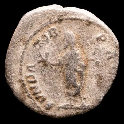 Romeinse Rijk. Lot comprising four (4) Denarii,Hadrian / Antoninus Pius / Septimius Severus / Julia Maesa - Rome