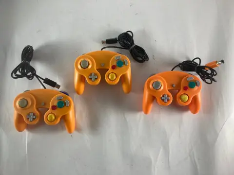 Nintendo Gamecube - 9 third-party controllers