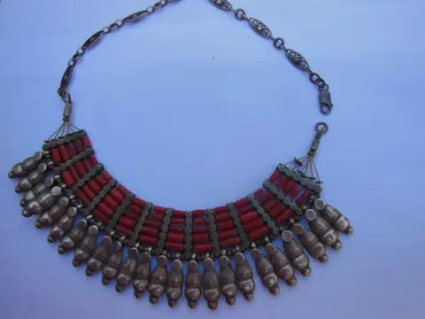 Halsketting (1) - Koraal, Zilver - Nepal - Midden 20e eeuw