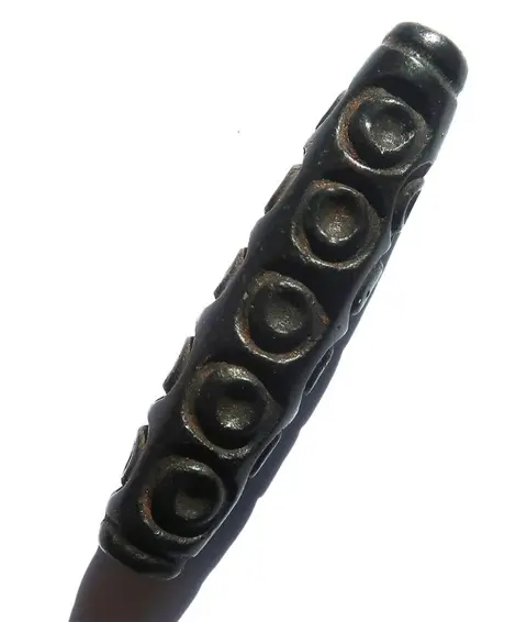 Grote heilige dzi kraal - 19 ogen - Genezende kwalen van lichaam en ziel - Zwarte toermalijn - Hongshan-cultuur - Azië - Eind 20e eeuw