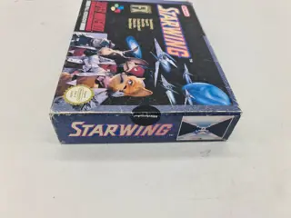 Extremely Rare Super Nintendo SNES STARWING FX First edition UKV EDITION with black Nintendo Super Nintendo SNES NES+ and black Nintendo seal UNBROKEN still present - Videogames - In originele verpakking