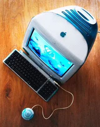 Apple - "THE ORIGINAL" - iMac G3 "BONDI BLUE" 233 MHz - inclusief bijpassende "Hockey-Puck Mouse & Keyboard" - In vervangende verpakking
