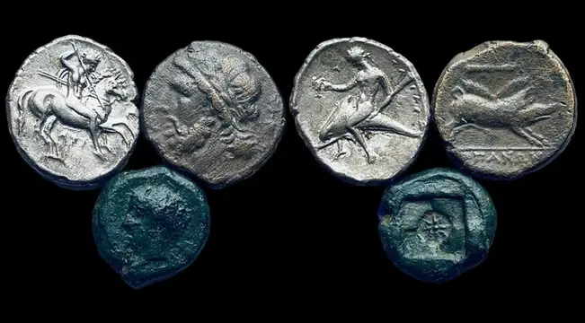 Griekenland (Magna Graecia), Calabria, Sicily and Arpi. Lot x 3 coins: Tarentum AR Nomos; Syracuse Æ Hemilitron; Arpi Æ