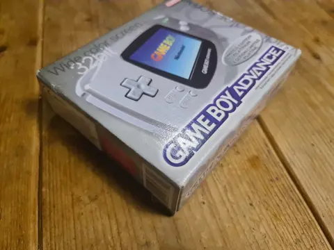 Original Gameboy Advance Platinum limited Edition - Complete with insert, manuals Sealed on 1 side, - Console - In originele verpakking