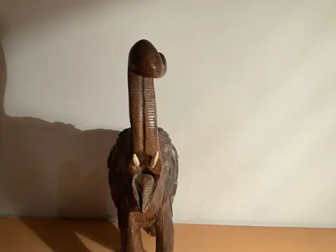 Figuur/beeld (1) - Teak - Olifant - India - 20e eeuw