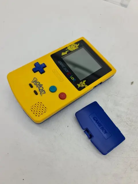 Nintendo Gameboy Color Pikachu Edition 1998 - +Original Pokemon Pinball with battery + unique - Console met Games - met doosbeschermers