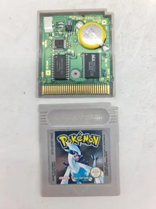 Nintendo Gameboy Color Pikachu Edition 1998 - +Original Pokemon Silver with working saves, battery - Console met Games - met pokemon-spel en doosbeschermer