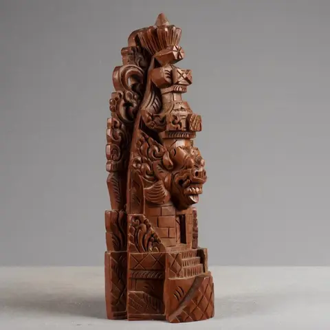 tempelpoort Paduraksa en 2 priesterbeelden (3) - Hout - Bali, Indonesië