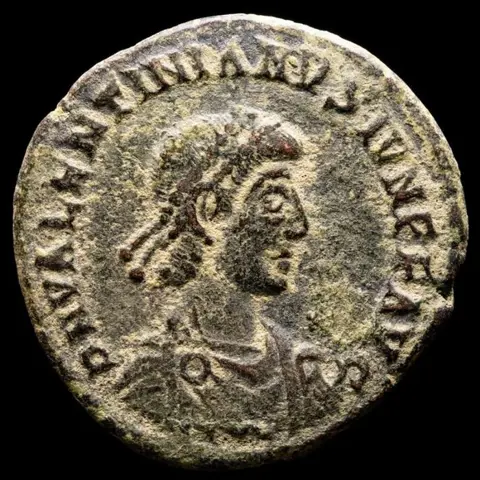 Romeinse Rijk. Theodosius (379-383 AD) and Valentinian II (375-392 A.D). Kavel bestaande uit twee bronzen Maiorina,Nicomedia - GLORIA ROMANORVM // Siscia - REPARATIO REIPVB // ✩ASISC